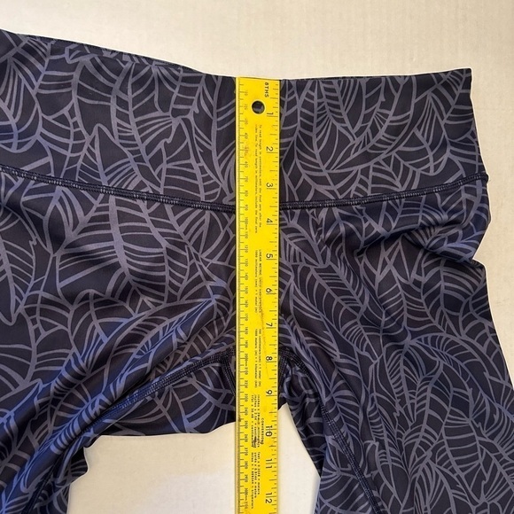 Lululemon wonder under full on Luxtreme crop legging in blue leaf patternSz-8 V6 - Picture 8 of 11